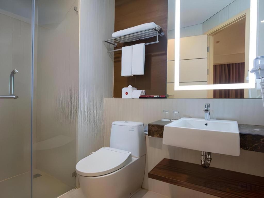 Hotel Grandhika Pemuda Семаранг Екстер'єр фото