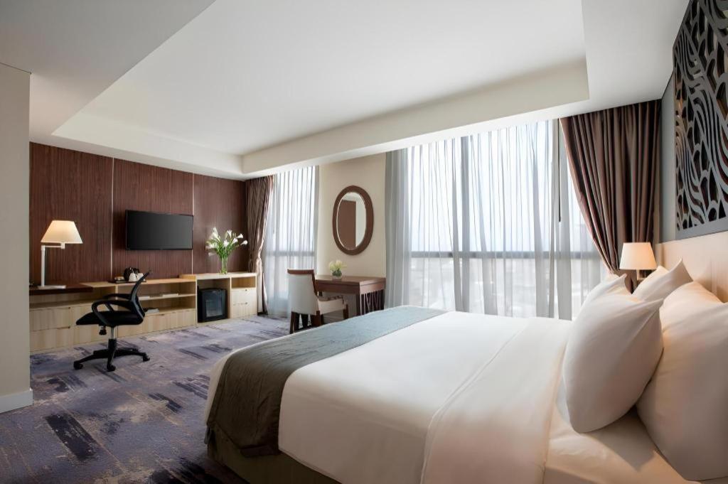 Hotel Grandhika Pemuda Семаранг Екстер'єр фото