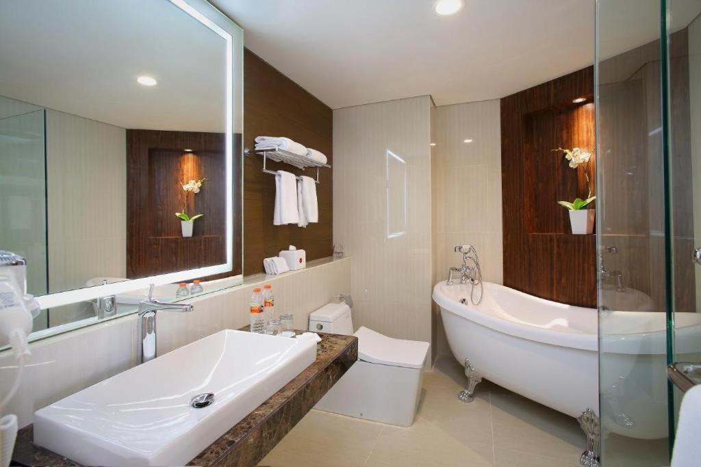 Hotel Grandhika Pemuda Семаранг Екстер'єр фото