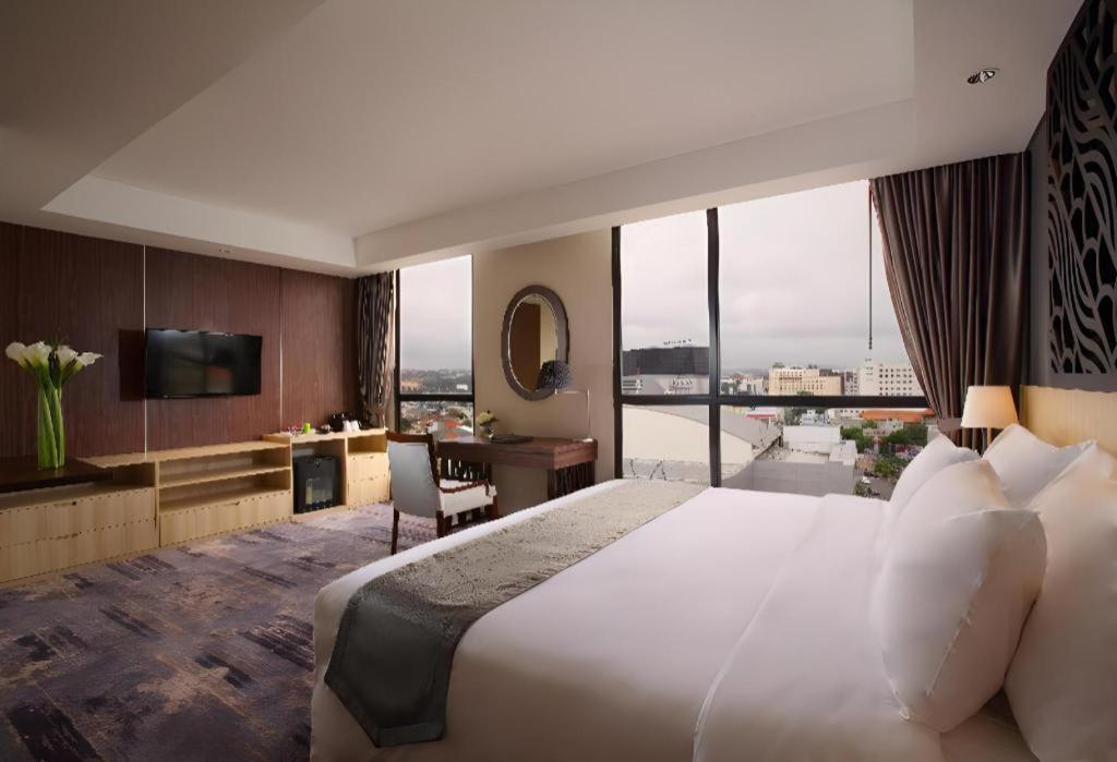 Hotel Grandhika Pemuda Семаранг Екстер'єр фото