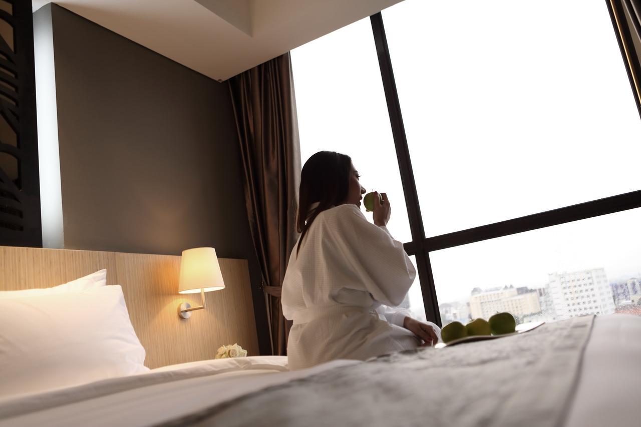 Hotel Grandhika Pemuda Семаранг Екстер'єр фото