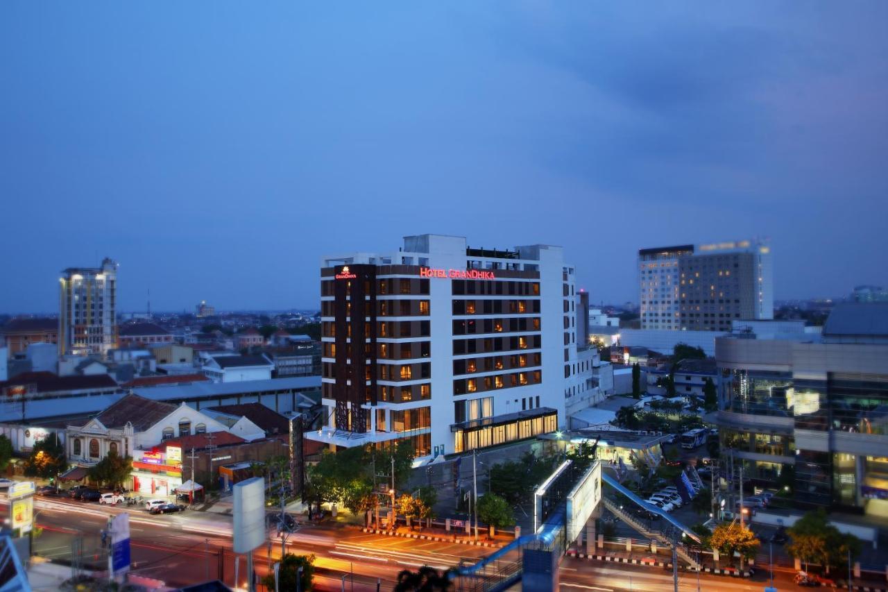 Hotel Grandhika Pemuda Семаранг Екстер'єр фото